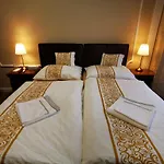 Corner House Apartman *