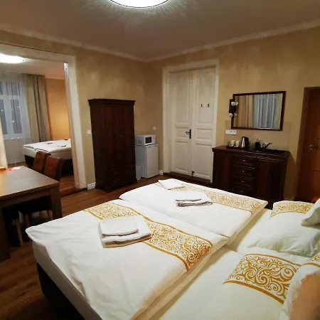 Corner House 公寓 *