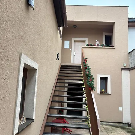 Corner House * Łuczeniec