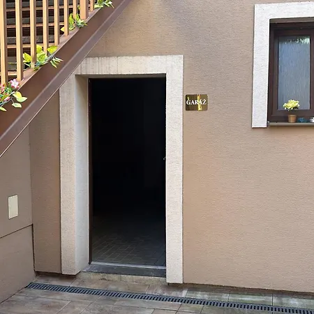 Corner House 公寓 *